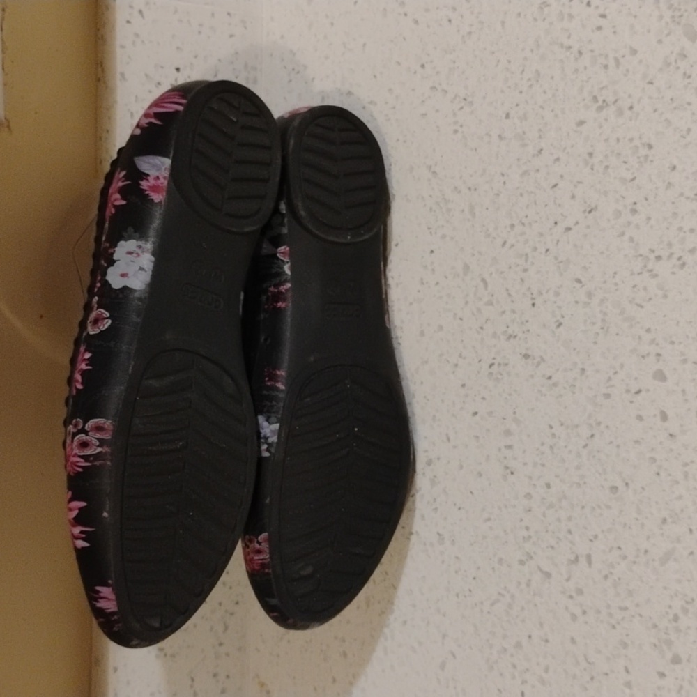 CROCS Size 7 Women Shoes - Picture 5 of 7